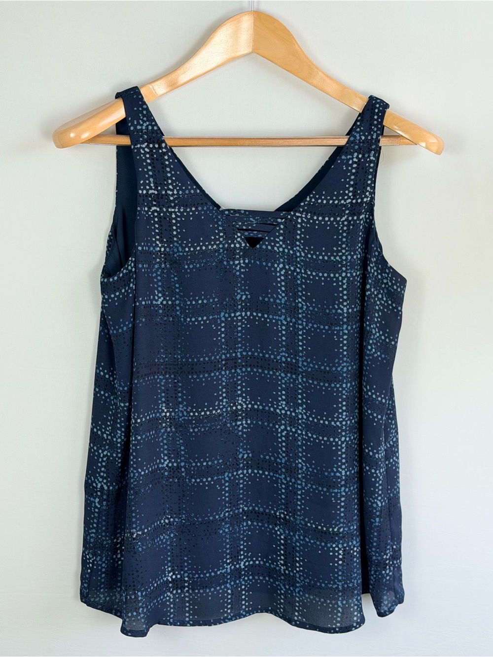 ✨4/$25✨ Maurices Navy Blue Dot Grid Sleeveless Blouse Small